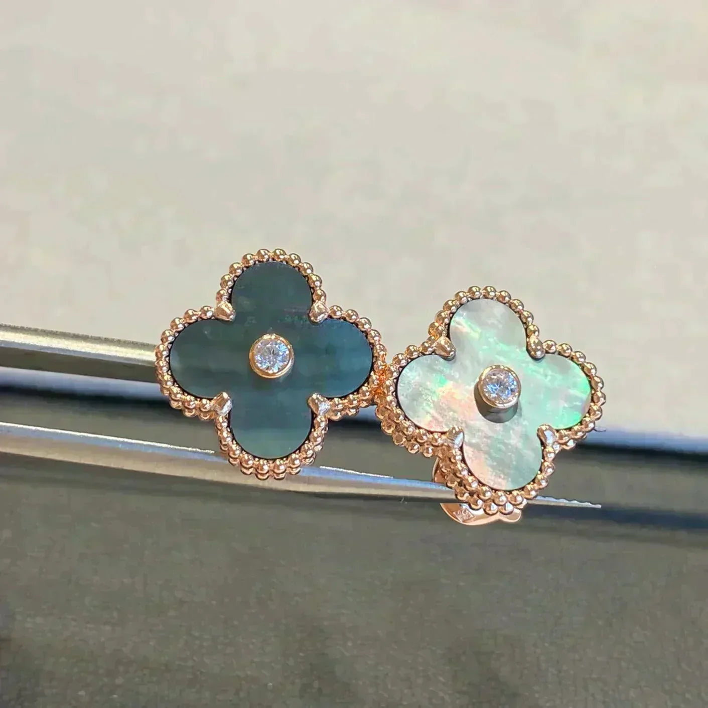 [Dawnora Jewelry]CLOVER MEDIUM 1 MOTIFS GRAY MOP  DIAMOND EARRINGS