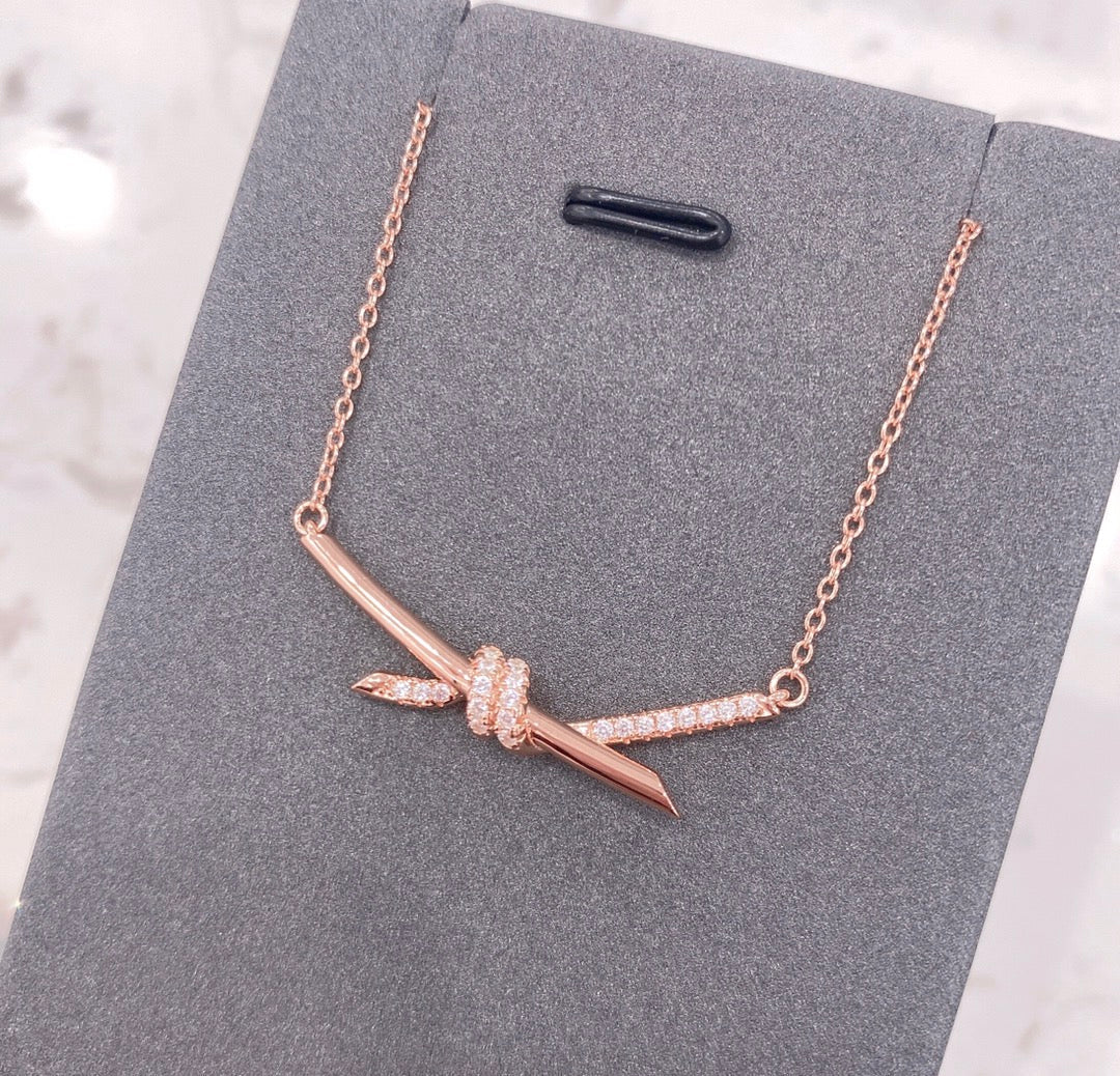 [Dawnora Jewelry]KNOT NECKLACE DIAMONDS