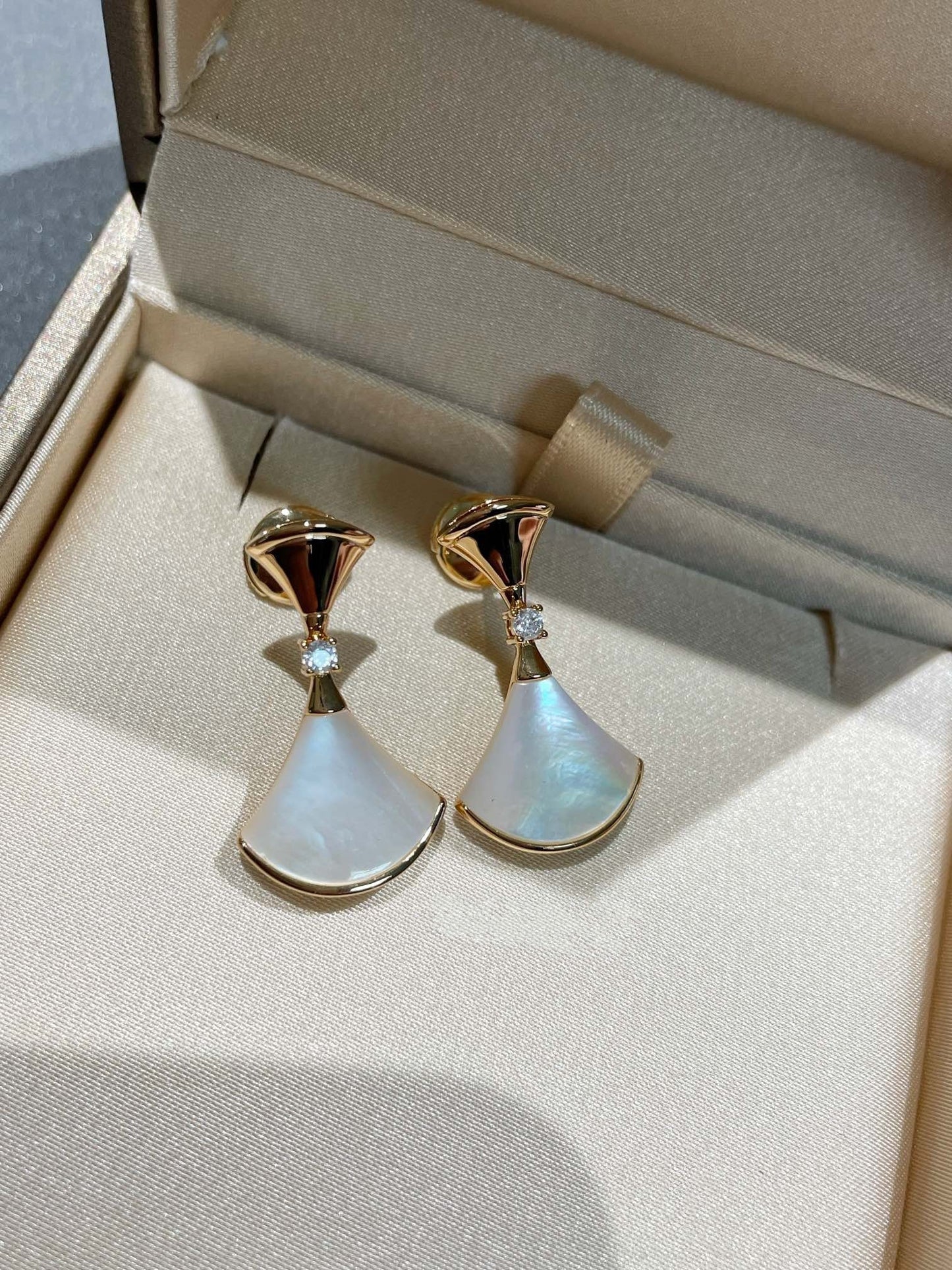 [Dawnora Jewelry]DREAM MOP 1 DIAMOND EARRINGS