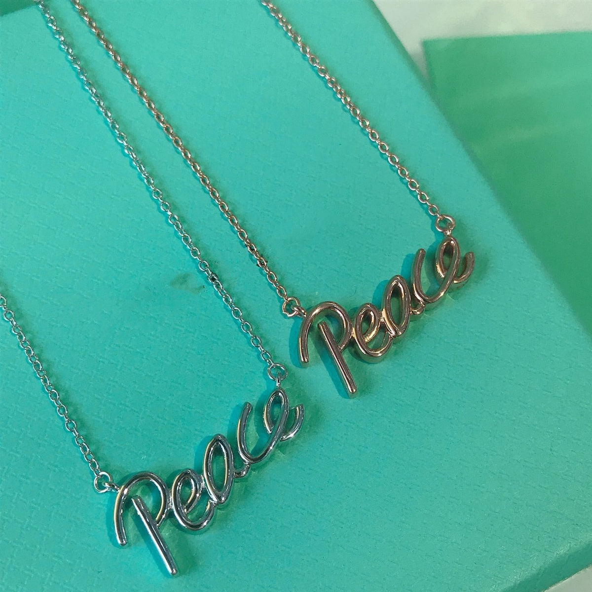 [Dawnora Jewelry]PEACE TEXT PEDANT NECKLACE