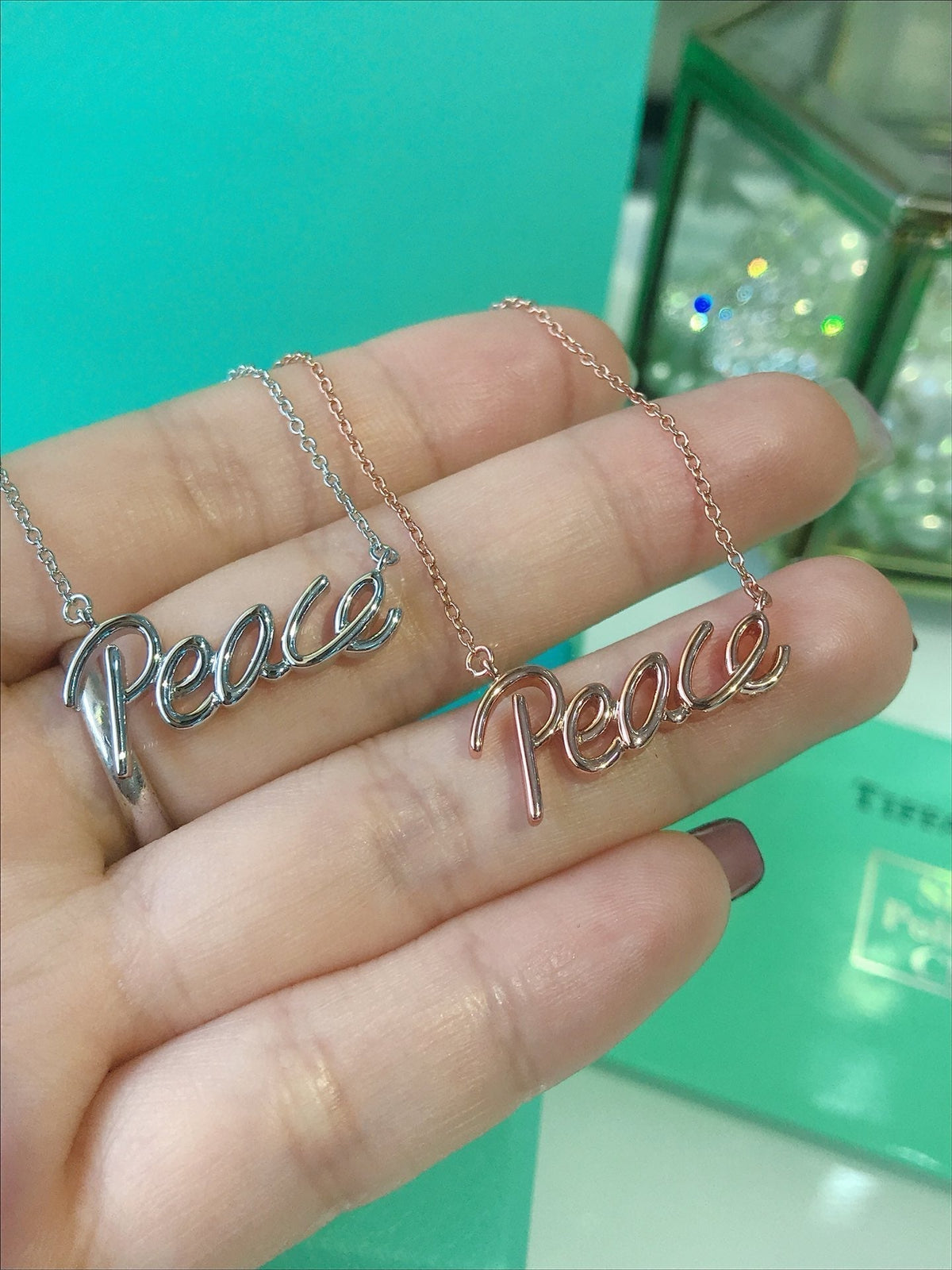 [Dawnora Jewelry]PEACE TEXT PEDANT NECKLACE