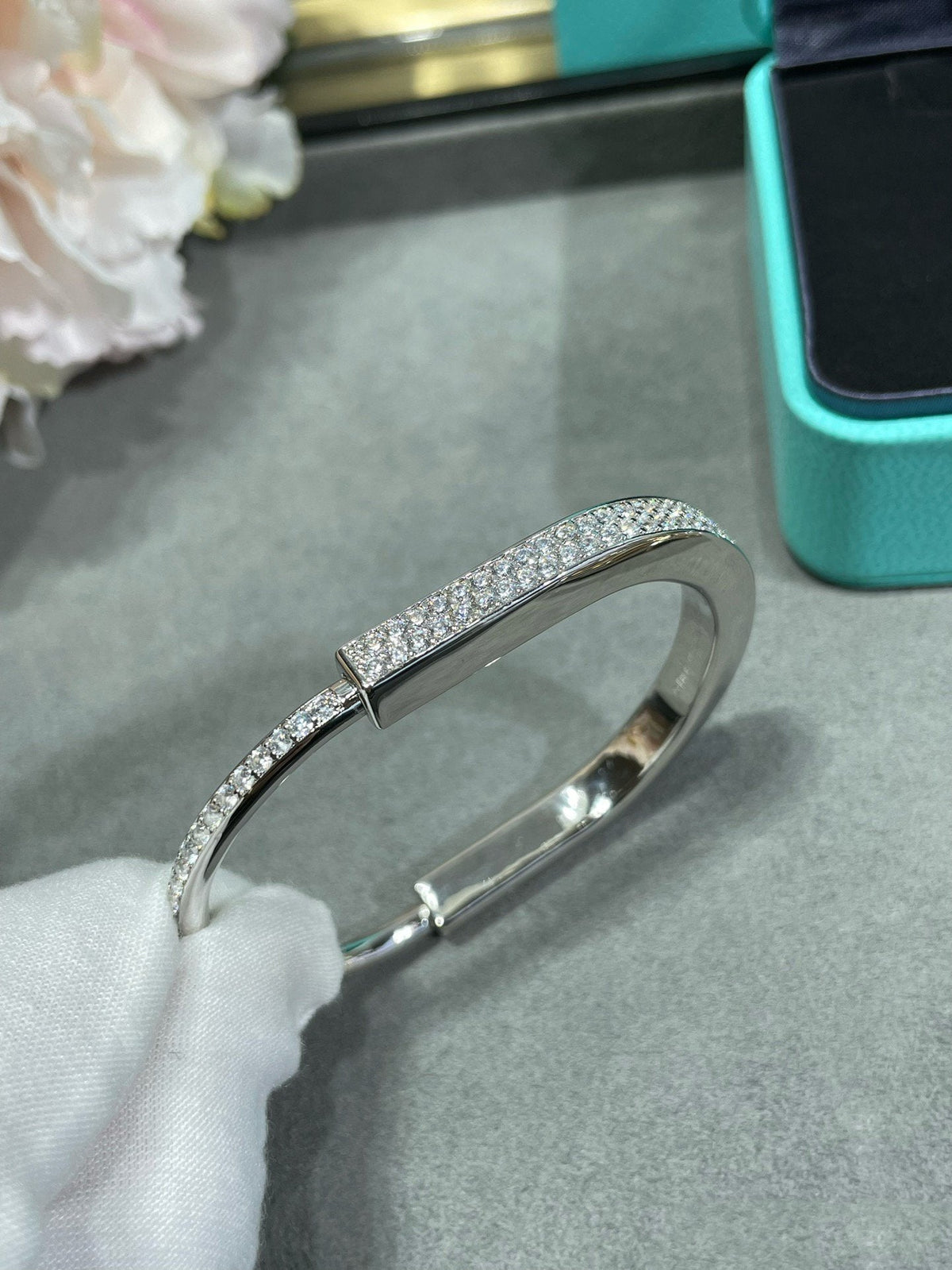 [Dawnora Jewelry]LOCK BRACELET DIAMOND PAVED