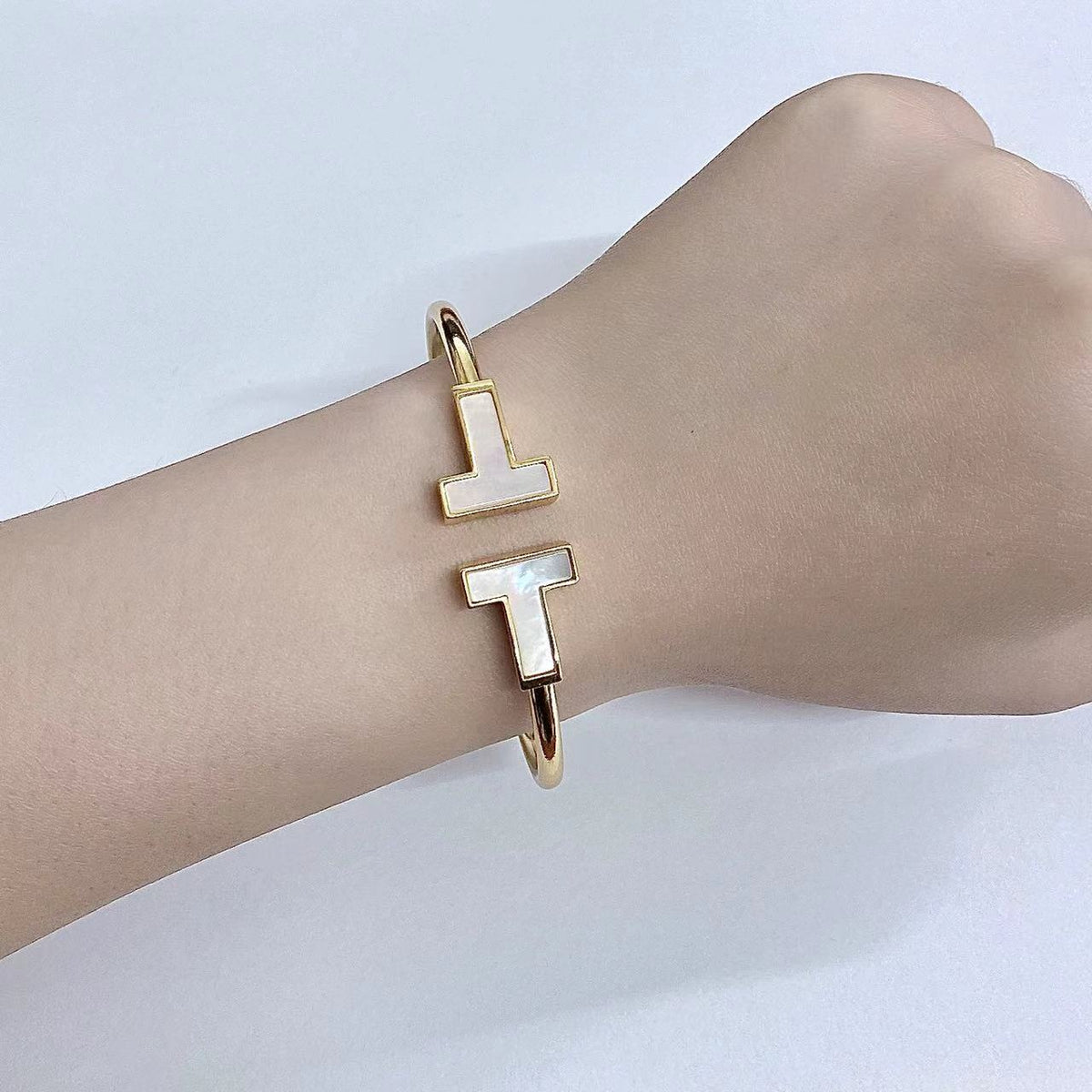 [Dawnora Jewelry]T WIDE MOP OPEN BRACELET