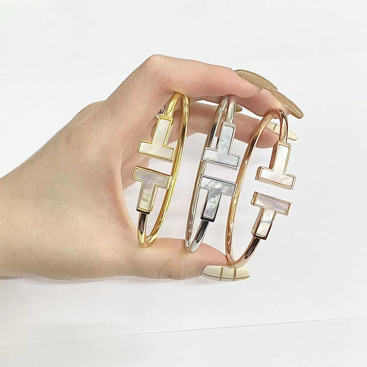[Dawnora Jewelry]T WIDE MOP OPEN BRACELET