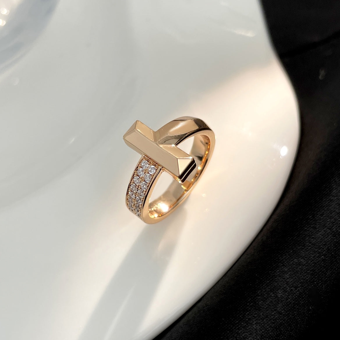 [Dawnora Jewelry]T WIDE DIAMOND RING