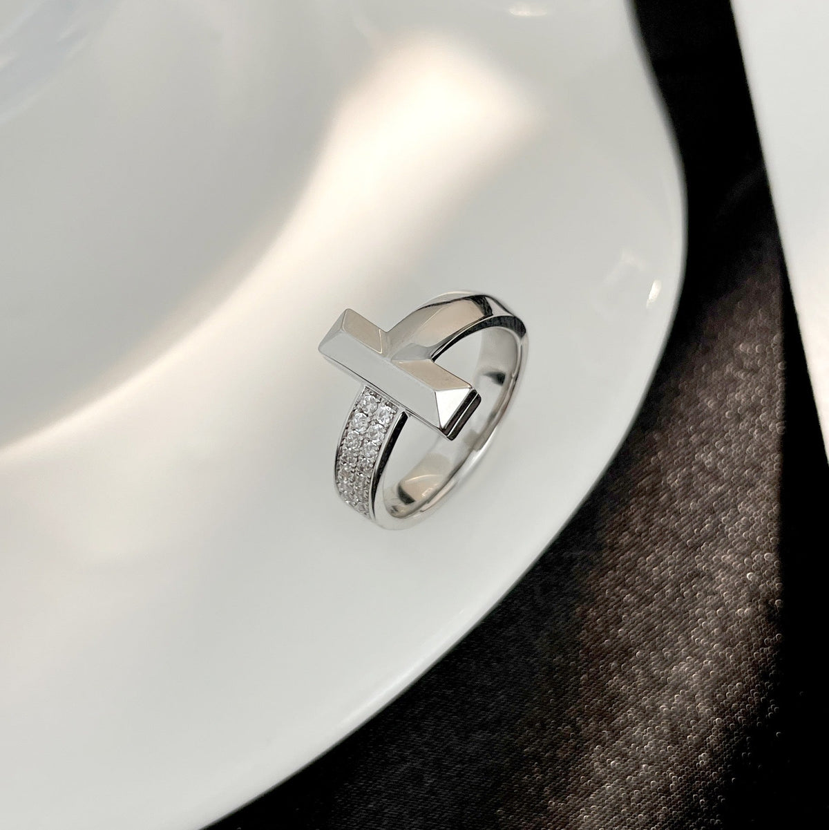 [Dawnora Jewelry]T WIDE DIAMOND RING