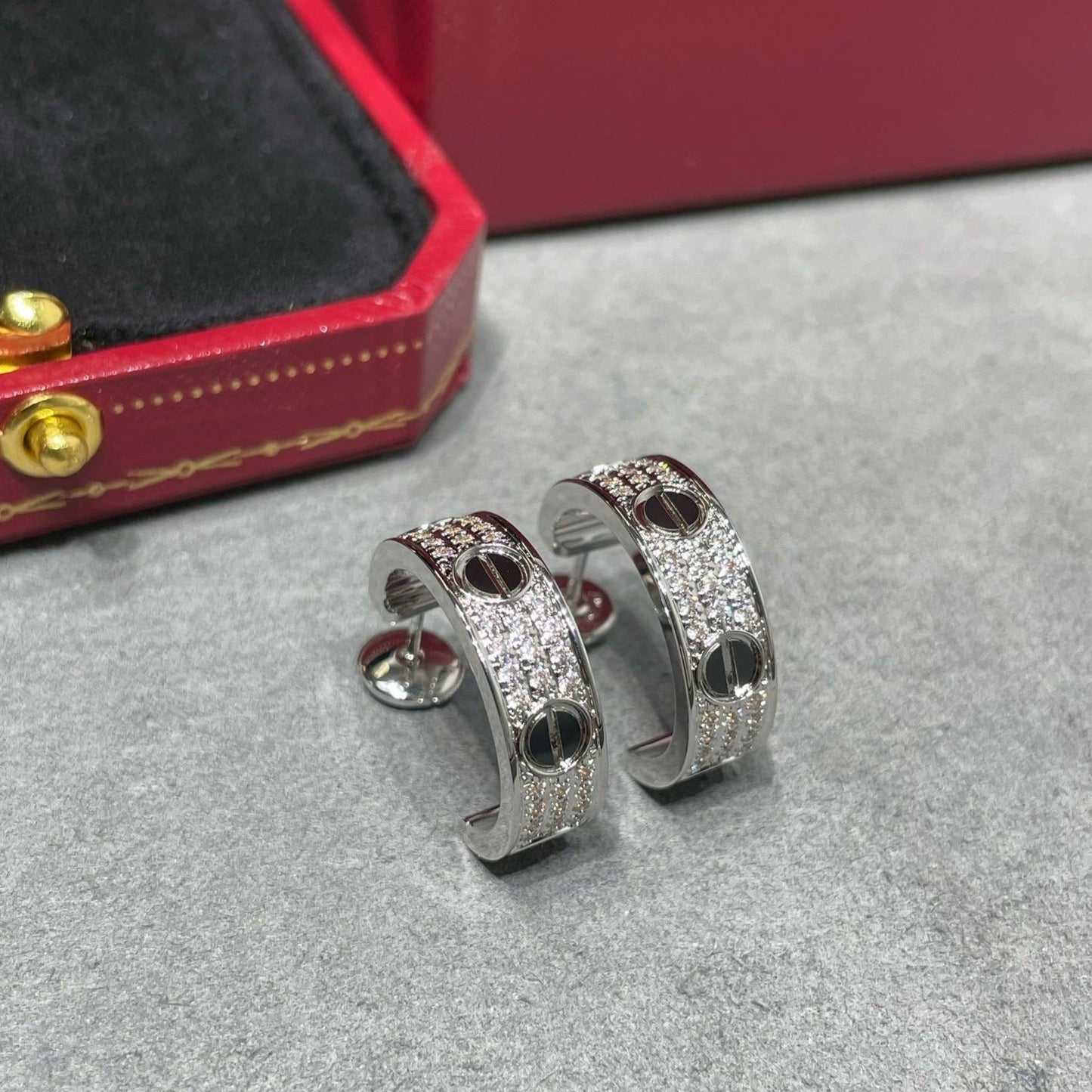 [Dawnora Jewelry]LOVE CERAMIC DIAMOND PAVED SILVER EARRINGS