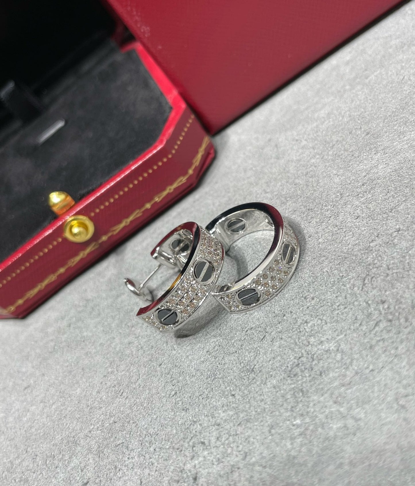 [Dawnora Jewelry]LOVE CERAMIC DIAMOND PAVED SILVER EARRINGS