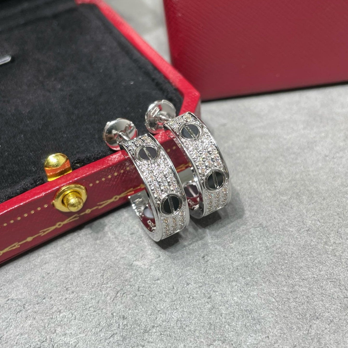 [Dawnora Jewelry]LOVE CERAMIC DIAMOND PAVED SILVER EARRINGS