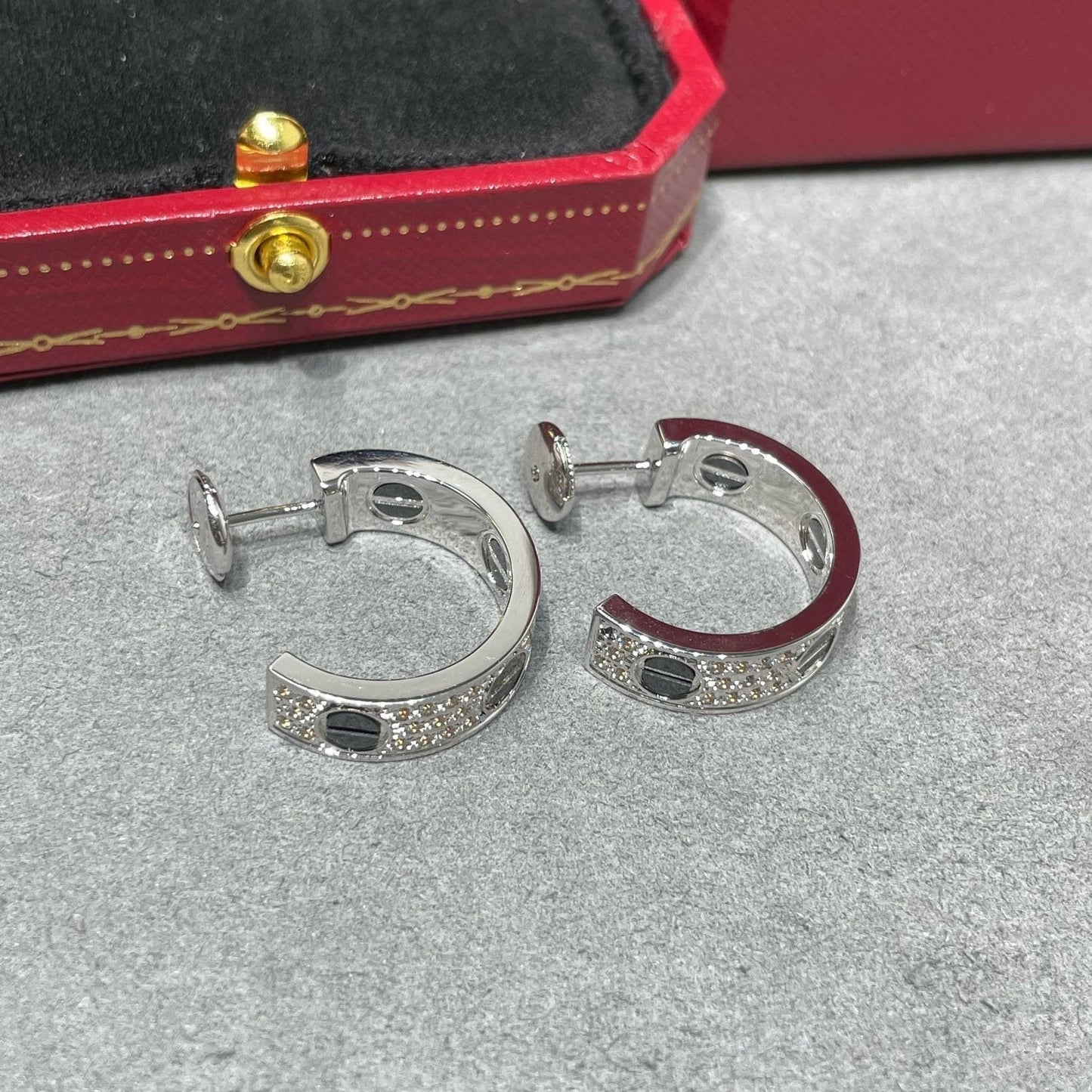 [Dawnora Jewelry]LOVE CERAMIC DIAMOND PAVED SILVER EARRINGS