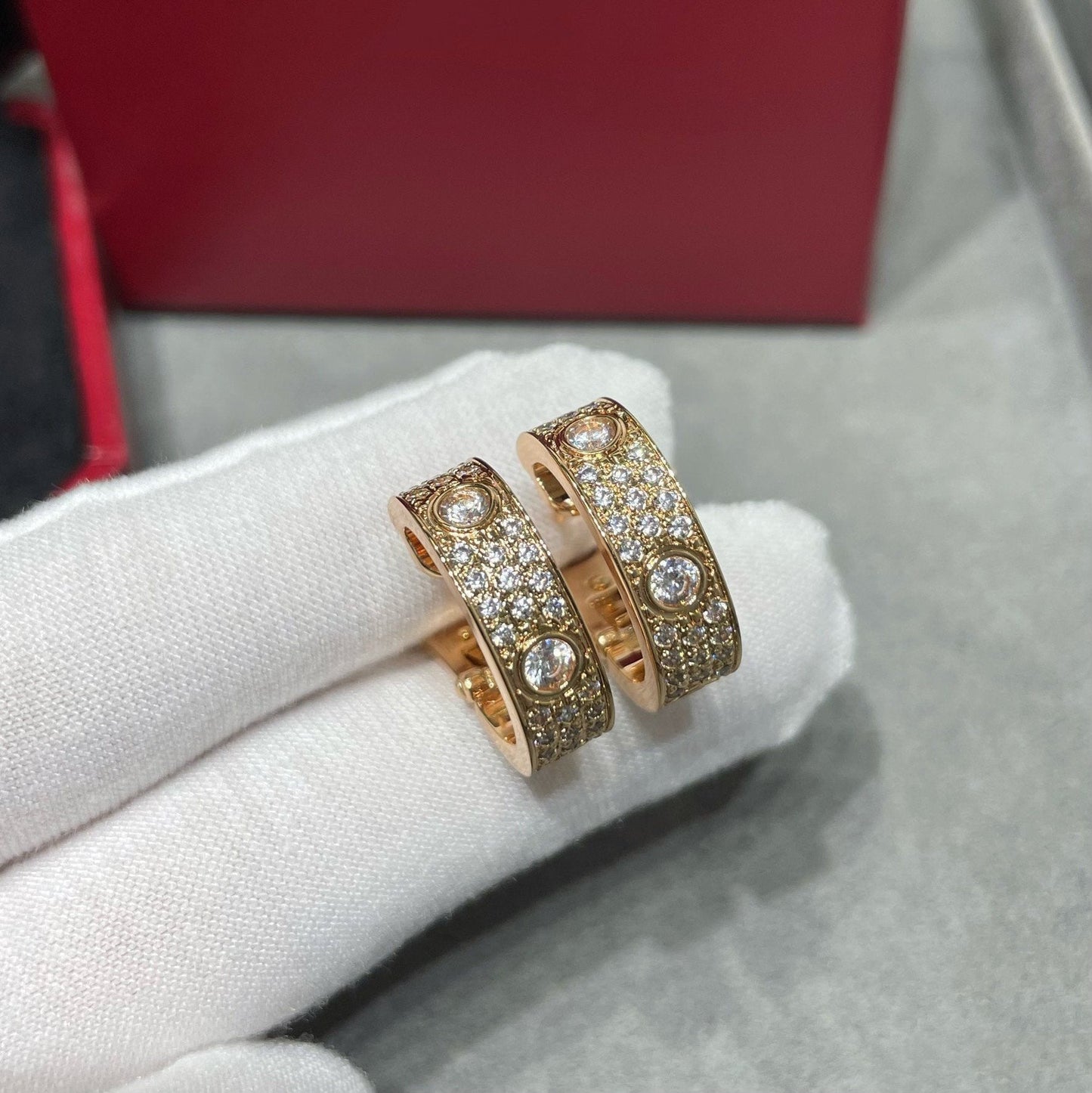 [Dawnora Jewelry]LOVE 5.5MM DIAMOND PAVED EARRINGS