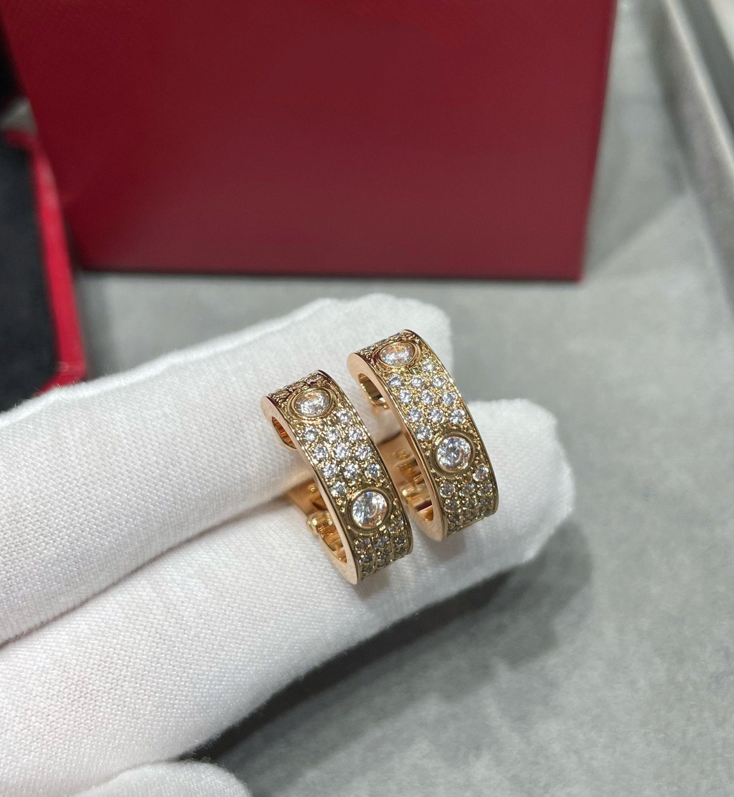 [Dawnora Jewelry]LOVE 5.5MM DIAMOND PAVED EARRINGS