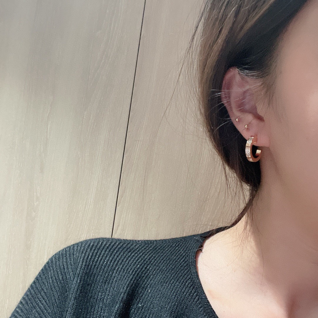 [Dawnora Jewelry]LOVE 5.5MM DIAMOND PAVED EARRINGS