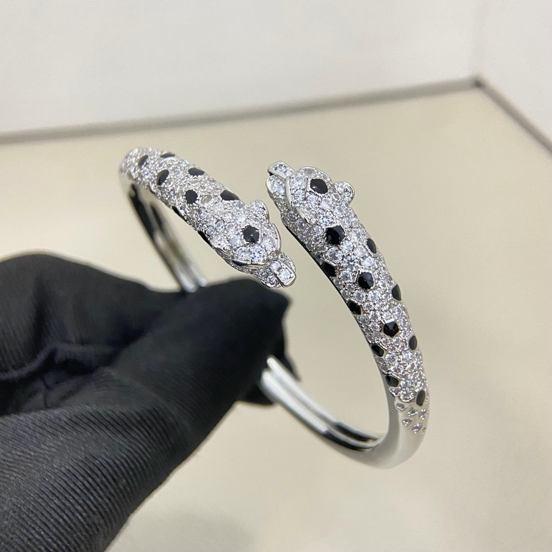 [Dawnora Jewelry]PANTHERE DOUBLE HEADED HALF DIAMOND OPEN BRACELET