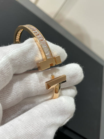 [Dawnora Jewelry]WIDE HINGED BANGLE PINK GOLD WITH BAGUETTE DIAMONDS