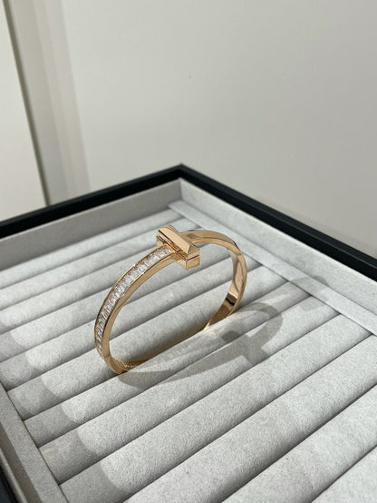 [Dawnora Jewelry]WIDE HINGED BANGLE PINK GOLD WITH BAGUETTE DIAMONDS
