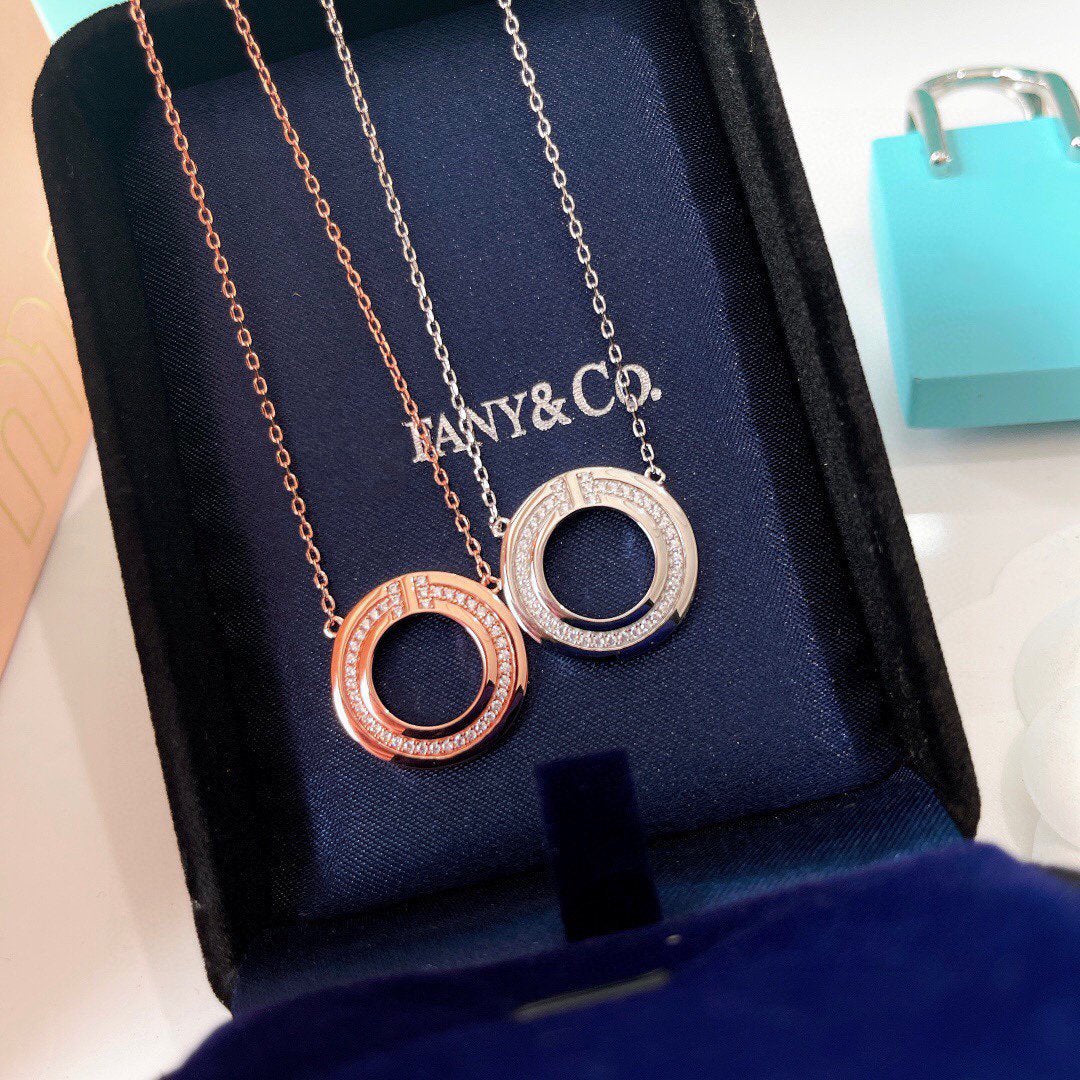 [Dawnora Jewelry]DIAMOND AND MOTHER OF PEARL CIRCLE PENDANT