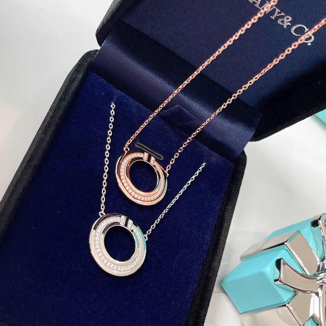 [Dawnora Jewelry]DIAMOND AND MOTHER OF PEARL CIRCLE PENDANT