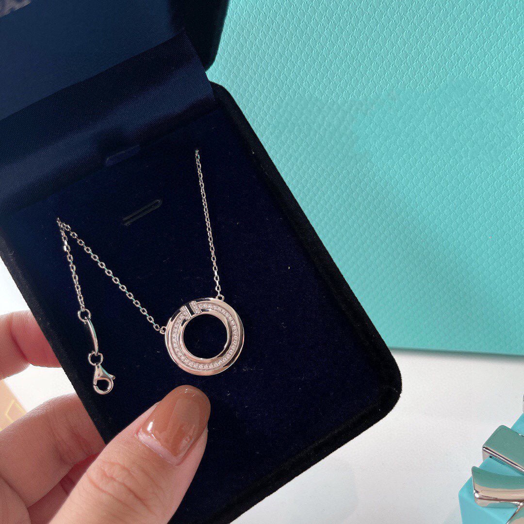 [Dawnora Jewelry]DIAMOND AND MOTHER OF PEARL CIRCLE PENDANT