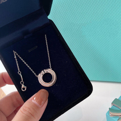 [Dawnora Jewelry]DIAMOND AND MOTHER OF PEARL CIRCLE PENDANT