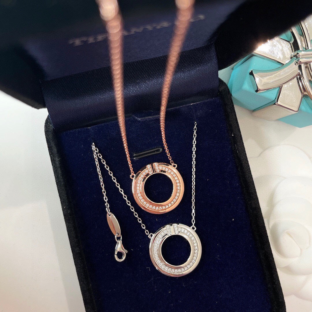 [Dawnora Jewelry]DIAMOND AND MOTHER OF PEARL CIRCLE PENDANT