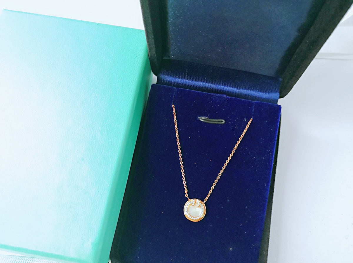 [Dawnora Jewelry]DIAMOND AND MOTHER PEARL CIRCLE NECKLACE PENDANT